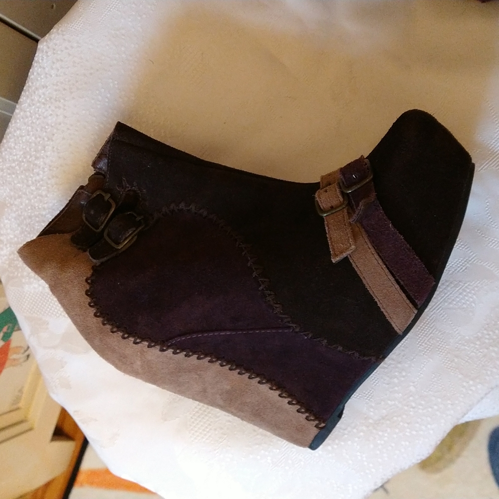 Restricted purply suede ankle boots Sz 5.5 🥿